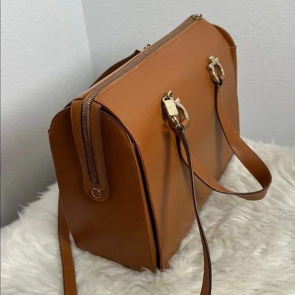 💯 Authentic Salvatore Ferragamo Boston Bag Leather🍀 - Picture 16 of 17